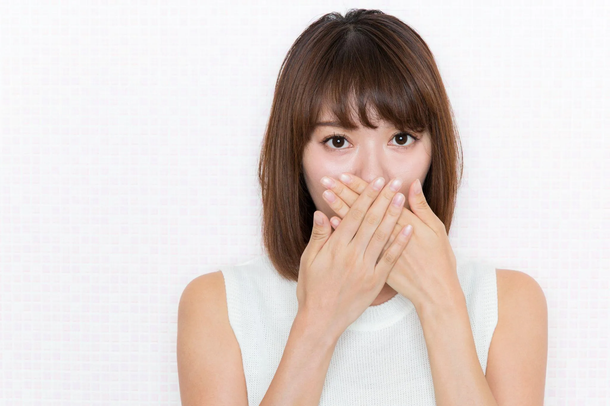 セラミック治療は口臭が発生する？原因と解消方法・予防策を解説