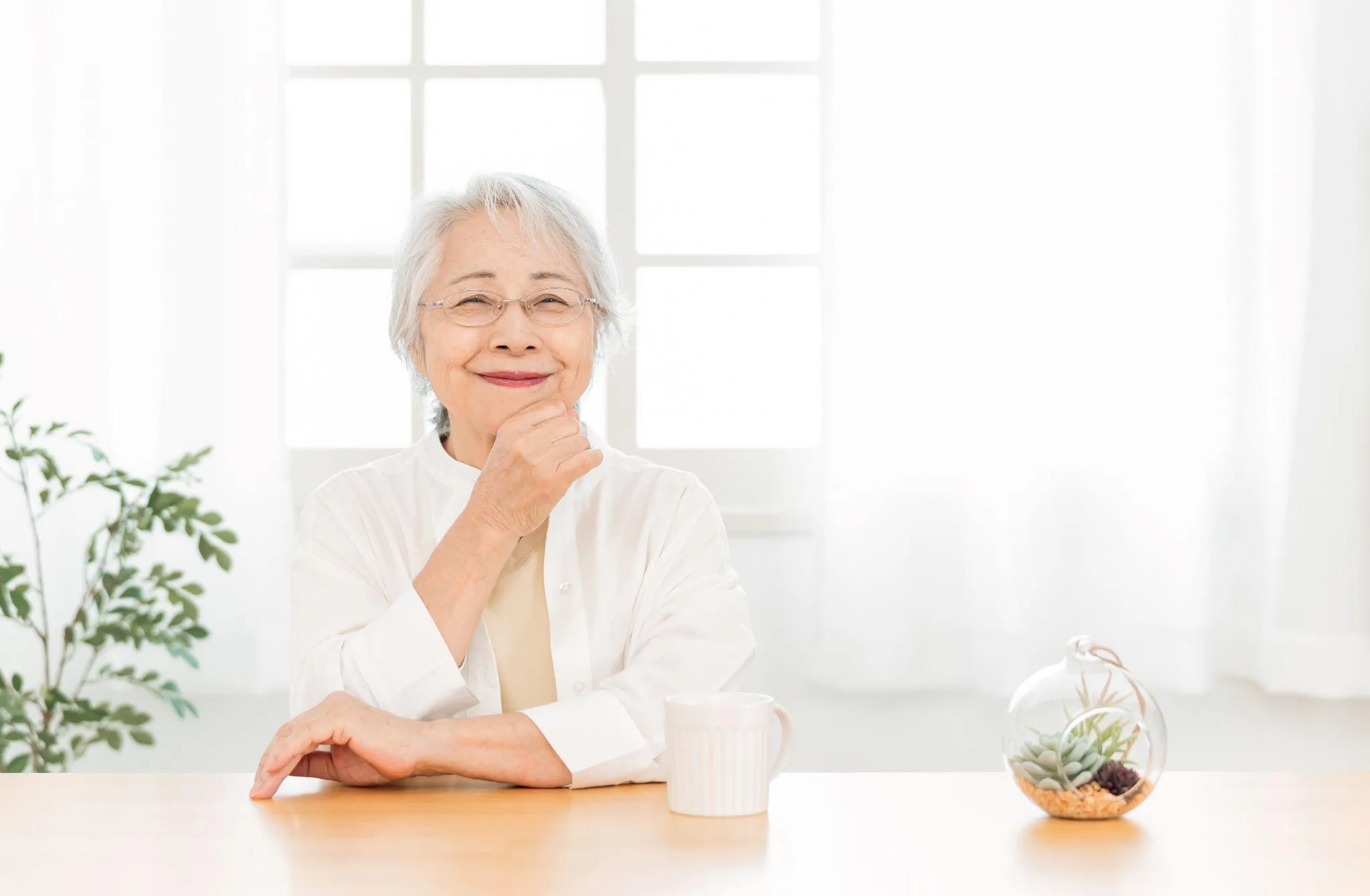 セラミック歯は老後まで使える？寿命や長持ちさせるコツを紹介