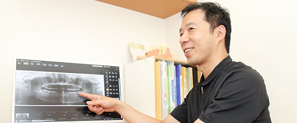 神戸市東灘区甲南山手にある歯科・歯医者の福山デンタルクリニックの院長の写真